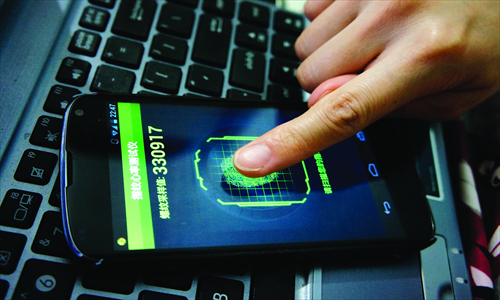 Heartbeat Test (Xinlü Celiang, free, Chinese only) uses touchscreen sensitivity to test your pulse. Photo: Li Hao/GT