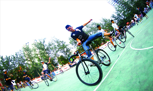 6. A leg stretches out for balance in the stationary position competition.
Photos: Guo Yingguang/GT
