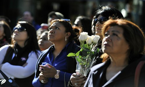 Fans gather at Gibson Amphitheater in L.A. Photo:IC
