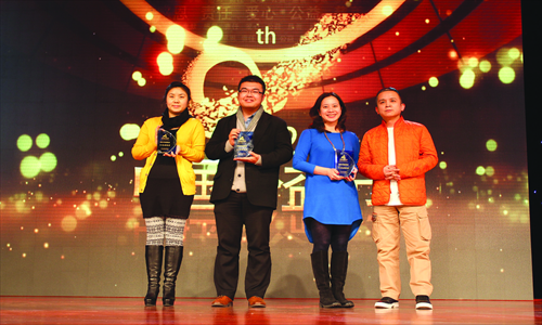 Ariel Wu (second from right) winning the 2012 Best Annual Welfare People award. 
Photo: Courtesy of Nippon Paint China