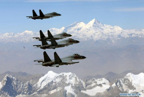Pilots from China's PLA Air Force take part in a flight training over the plateau area in Tibetan Autonomous Region, southwest China, May 24, 2012. Photo: Xinhua