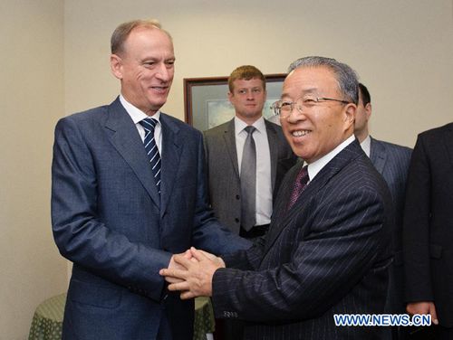 Chinese State Councilor Dai Bingguo (R) shakes hands with Nikolai Patrushev, the Secretary of the Russian Security Council, during the seventh round of strategic security talks between China and Russia in Moscow, capital of Russia, August 20, 2012. Photo: Xinhua