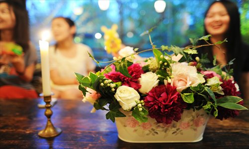 The rules of flower arraning take into account every part of the flowers including shape, color and form. Photos: CFP