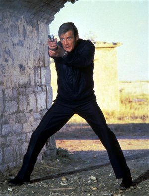Sean Connery, Roger Moore and Daniel Craig as James Bond Photos: CFP and IC
