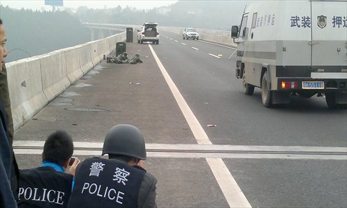 Police officers from Guangyuan prepare to shoot Zhang Fuming, a kidnapper from Chongqing who held a woman hostage on Saturday night on a highway in Sichuan Province. The man was gunned down on Sunday morning and the hostage was rescued without being injured. Photo: CFP
