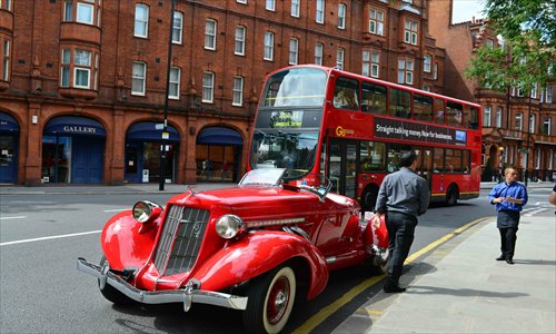 A classic London veteran car makes appearance on the street of London during the Olympic Games. Photo: CFP


