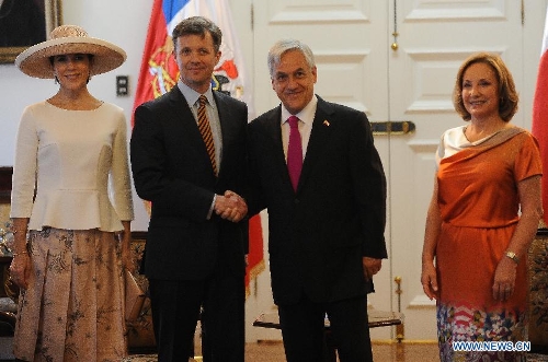 &nbsp;Denmark's Crown Prince Frederik (2nd L) and Crown Princess Mary (1st L) pose for the media with Chile's President Sebastian Pinera (2nd R) and his wife Cecilia Morel (1st R) during a meeting at the presidential palace in Santiago, capital of Chile, on March 11, 2013. (Xinhua/Jorge Villegas) 