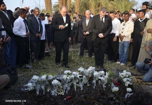 Luxor governor Ezzat Saad (L) presents flower to the victims in the balloon explosion in Luxor, Egypt, on March 1, 2013. Luxor governorate held a mourning ceremony here for the victims of the explosion.(Xinhua/Li Muzi) 