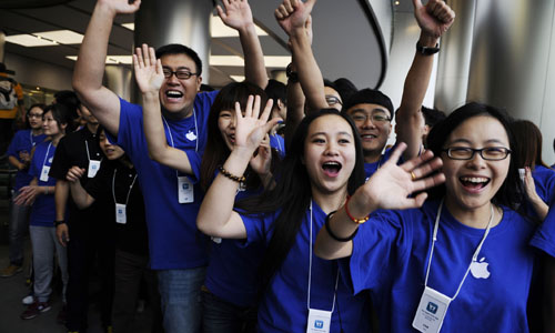 A new Apple store opened in Beijing's Wangfujing shopping district on October 20, which is the company's largest retail store in Asia. Photo: Global Times/Li Hao