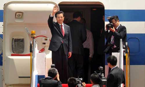 Chinese President Hu Jintao waves on his special plane as he wraps up his Hong Kong visit in Hong Kong, south China, July 1, 2012. Hu ended his three-day Hong Kong visit Sunday after attending the celebrations for the 15th anniversary of Hong Kong's return to China, and the swearing-in ceremony of the fourth-term chief executive Leung Chun-ying of the Hong Kong Special Administrative Region and his team. Photo: Xinhua