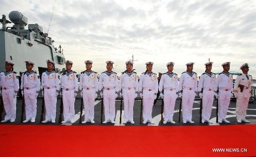Soldier form a rank to welcome visitors on the frigate Huangshan of the 13th naval escort squad sent by the Chinese People's Liberation Army (PLA) Navy at the Toulon harbour in France, April 23, 2013. The 13th convoy fleet including the frigates Huangshan and Hengyang and the supply ship Qinghaihu arrive in Toulon, France on Tuesday, beginning a five-day visit to the country. (Xinhua/Gao Jing) 