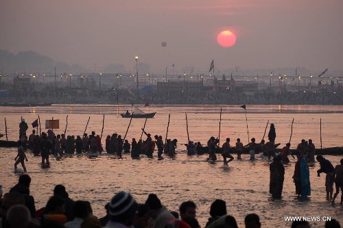 Indian devotees take bath in Triveni Sangam during Maha Kumbh Mela festival in Allahabad, a city in west uttar Predash, India, Jan. 27, 2013. (Xinhua/Li Yigang) 