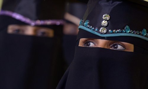 Female university graduates celebrate during their graduation ceremony in Sana'a, Yemen, on Tuesday. According to government accounts, the illiteracy rate in Yemen stands at 29.8 percent for men and 62.1 percent for women. Photo: CFP