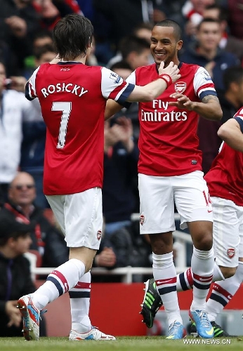 Theo Walcott (R) of Arsenal celebrates scoring with his teammate Tomas Rosicky during the Barclays Premier League match between Arsenal and Manchester United at the Emirates Stadium in London, Britain on April 28, 2013. The match ended with a 1-1 draw. (Xinhua/Wang Lili)