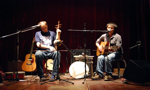 Andy Bauer (left) and Deel Guik use different vocal techniques and instruments in their compositions. Photo: Courtesy of Deel Guik