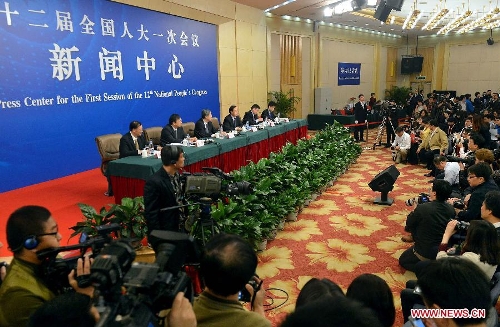 A news conference on China's currency policy and financial reform is held by the first session of the 12th National People's Congress (NPC) in Beijing, capital of China, March 13, 2013. Governor Zhou Xiaochuan and other officials from China's central bank answered questions at the press conference. (Xinhua/Wang Song)