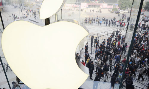 A new Apple store opened in Beijing's Wangfujing shopping district on October 20, which is the company's largest retail store in Asia. Photo: Global Times/Li Hao