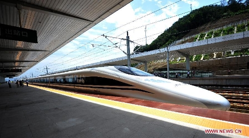 A bullet train traveling between Hangzhou and Nanjing enters Deqing Railway Station in east China's Zhejiang Province, July 1, 2013. The Nanjing-Hangzhou-Ningbo high-speed railway that stretches across east China's Yangtze River Delta began officially put into operation on July 1. The new high-speed railway is expected to boost the region's economy and foster the growth of tourism in the three cities it links (Xinhua/Wang Dingchang) 