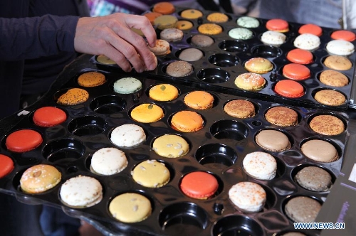  Photo taken on Jan. 30, 2013 shows macarons displayed at the International Hospitality and Food Service Fair (SIRHA) in Lyon, France. The five-day fair was closed on Wednesday. The biyearly SIRHA was founded in 1984 and is considered one of the most influential food expos in Europe. (Xinhua/Gao Jing)
