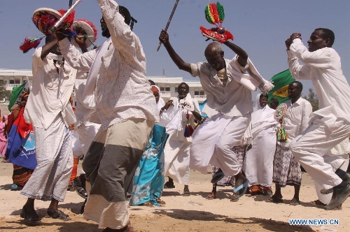 Somalians dance during a rally in Mogadishu, Somalia, on Jan. 21, 2013. Hundreds have rallied on Monday to mark the United State administration's recognition of the Somali government following a state visit by Somalia's leader to the U. S. last week.(Xinhua/Faisal Isse) 