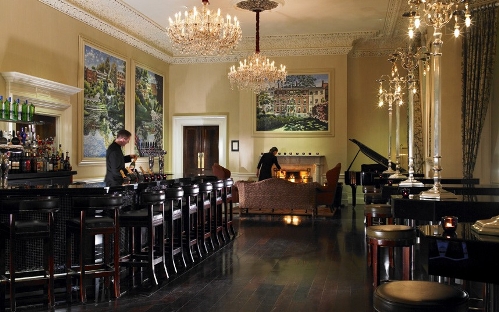 No. 27 Bar & Lounge, Shelbourne Hotel, Dublin&nbsp; (Source: www.huanqiu.com)It's fair to assume that a large number of Dublin tourists visit to sample the city's famed pubs, so hotel bars need to be impressive to keep guests on the premises.No. 27 Bar & Lounge in The Shelbourne Hotel is one of the capital's most sophisticated drinking venues, with specially commissioned artworks on the walls, views over St. Stephen's Green and a well-considered cocktail menu.