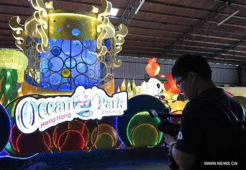 An Ocean Park float which will attend the 2013 Cathay Pacific International Chinese New Year Night Parade is displayed at a press preview in south China's Hong Kong, Feb. 4, 2013. The 2013 Cathay Pacific International Chinese New Year Night Parade will take place in Hong Kong on Feb. 10. (Xinhua/Li Ying)&nbsp; 