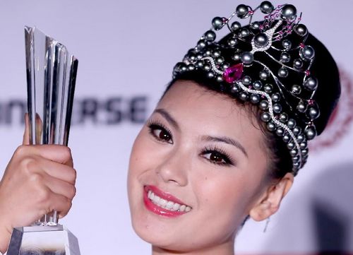 Photo taken on June 30, 2012 shows Yu Wenxia, Miss World 2012 China Zone winner, receives a trophy at the awarding ceremony in Beijing. 39 contestants from 8 divisions all over China joined the contest. Yu Wenxia took the crown and joined Miss World final representing China in Ordos in August. Photo: Xinhua