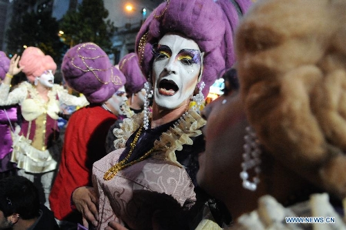 A dancer participates in the 2013 Carnival Inauguration Parade on the July 18 Avenue in Montevideo, capital of Uruguay, on Jan. 25, 2013. Various artists participate in the carnival, which attracts more than 100,000 people each year in the July 18 Avenue, according to the local press. (Xinhua/Nicolas Celaya) 