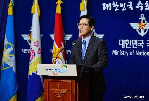 South Korean Defense Ministry spokesman Kim Min-suk speaks during a press conference in Seoul, South Korea, May 18, 2013. The Democratic People's Republic of Korea (DPRK) on Saturday launched three short-range guided missiles into the Sea of Japan, Yonhap News Agency reported, citing South Korea's defense ministry. (Xinhua/NEWSIS) 
