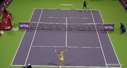 Maria Sharapova (bottom) of Russia serves the ball during the women's semifinal against Serena Williams of the United States at the Qatar Open tennis tournament in Doha, capital of Qatar, Feb. 16, 2013. Sharapova lost 0-2. (Xinhua/Chen Shaojin) 