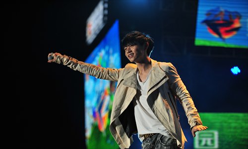 Singer Wei Chen at Zebra 