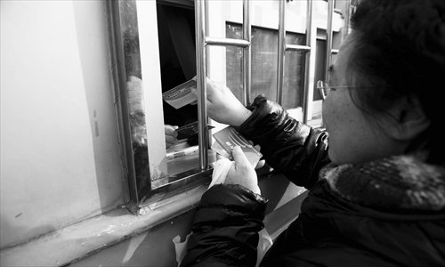 A resident tries to get a refund for several of her public transportation smart cards at a smart card application center in Jinsong, Chaoyang district Wednesday. Photo: Li Hao/GT