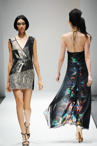 Models present creations of Dubai based label GisellaBlu's evening and party wear collection at the Audi Fashion Festival held in Singapore's Marina Bay, May 17, 2013. (Xinhua/Then Chih Wey) 