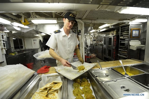 Cook Master Corporal Perry is ready to serve lunch on board in the Royal Canadian Navy destroyer HMCS Algonquin during a media presentation in Vancouver, Canada, on April 26, 2013. Approximately 1,000 Canadian and American sailors are in Vancouver to meet members of the public and media to bring the Navy to the Canadians. (Xinhua/Sergei Bachlakov) 