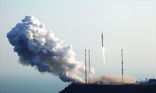 The Korea Space Launch Vehicle-I (KSLV-I) takes off from its launch pad at the Naro Space Center in Goheung, 350 kilometers south of Seoul on Wednesday. Photo: AFP / Korea Aerospace Research Institute