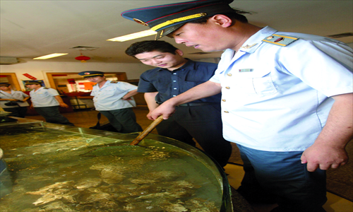 Authorities inspect a seafood-themed restaurant in Beijing. Photo: CFP