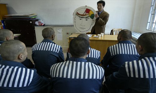 Prisoners receive psychological counseling in a prison in Nanjing, Jiangsu Province in July, 2012. Photo: CFP