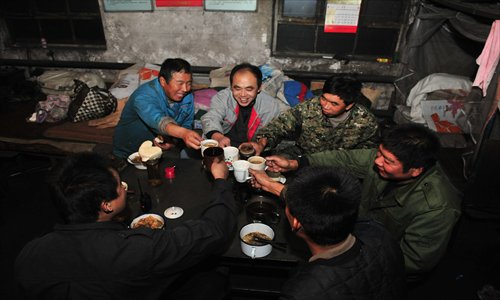 Eating and drinking after a day of hard physical labor is the happiest moment for the workers. Photo: CFP