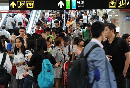  Passengers transfer between different lines on the subway.
