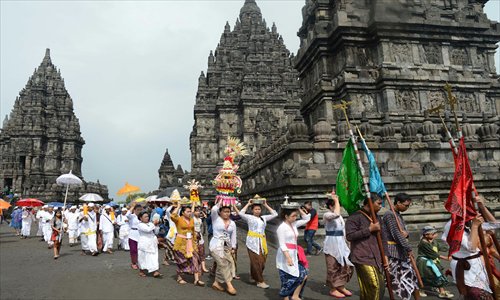 Indonesia's minority Hindu devotees from Yogyakarta and Central Java province carry offerings during a religious procession on Monday at the ancient Prambanan temple built in the 9th century. Hindus in Indonesia paraded and then torched effigies symbolizing evil to usher in Nyepi, Hindu's total Day of Silence, on Tuesday. Photo: AFP