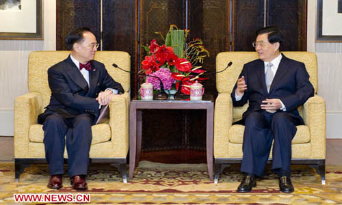 Chinese President Hu Jintao (R) meets with Chief Executive of the Hong Kong Special Administrative Region (HKSAR) Donald Tsang in Hong Kong, south China, June 29, 2012. Hu is in Hong Kong to attend the celebrations marking the 15th anniversary of Hong Kong's return to the motherland and the swearing-in ceremony of the fourth-term government of the HKSAR. Photo: Xinhua