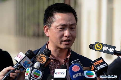 &nbsp;Lee Kwong Wing, senior official at the Hong Kong Immigration Department, receives interview about the hot air balloon crash in Cairo, Egypt, on Feb. 27, 2013. A Chinese Foreign Ministry work panel arrived in Egypt on Wednesday to deal with the aftermath of a deadly hot air balloon crash, in the wake of nine Hong Kong tourists that died in the tragedy in the country. (Xinhua/Li Muzi) Related:Chinese team in Egypt to deal with aftermath of balloon crashCAIRO, Feb. 27 (Xinhua) -- A Chinese Foreign Ministry work panel arrived in Egypt on Wednesday to deal with the aftermath of a deadly hot air balloon crash, in the wake of nine Hong Kong tourists dying in the tragedy in the country.Meanwhile, officers from the Hong Kong Immigration Department and the tourist company's staff members also flied to Egypt to help.Full story