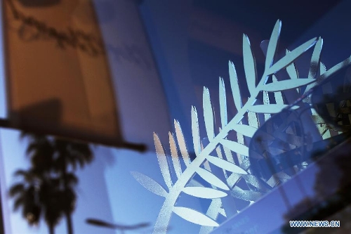 A model of the Golden Palm is seen in a shop of Chopard, a luxury jeweller in central Cannes May 17, 2013. More than one million US dollars worth of jewels due to be lent to movie stars at the Cannes film festival were stolen from a Novotel hotel room in the French Riviera town, a police source said. The jewels were in the safe of the room rented by an employee of Chopard, a luxury jeweller, the source said on condition of anonymity. (Xinhua/Gao Jing) 