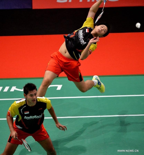 Indonesia's Hendra Setiawan (Rear) and Angga Pratama compete during the 2013 Sudirman Cup world mixed team badminton championship against Cai Yun and Fu Haifeng of China in Kuala Lumpur, Malaysia, on May 21, 2013. The Chinese pair won 2-1. (Xinhua/Chen Xiaowei) 