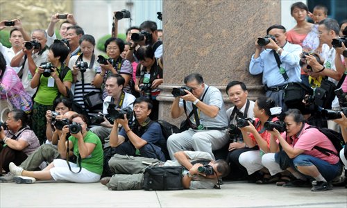 Photographers gather to shoot an event in the Guangxi Zhuang Autonomous Region. Photo: CFP
