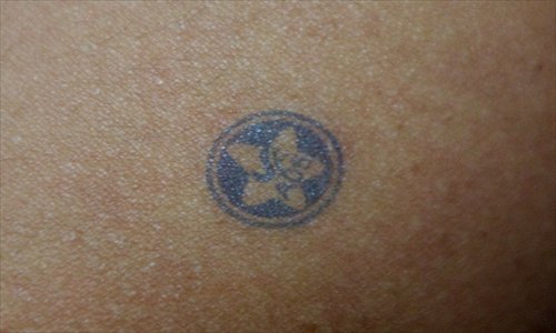 Bad students got a blue stamp on their face. Photos: CFP