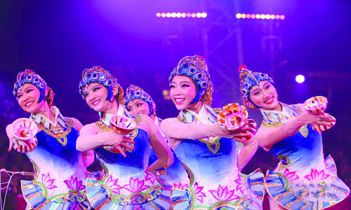 CNAT performs diabolo juggling at the 37th Monte-Carlo International Circus Festival in Monaco.
Photo: Courtesy of Du Peng from CNAT