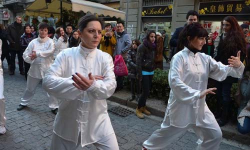 People take part in a parade celebrating the Chinese Lunar New Year in Milan, Italy, on February 10, 2013. Photo: Xinhua