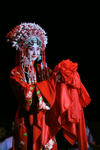 Renowned Peking Opera singer Shi Yihong will perform on stage to commemorate the 100th anniversary of Mei Lanfang's Shanghai debut. Photos: Courtesy of Lin Kai