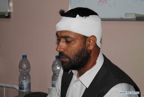 &nbsp;A wounded man receives treatment at a hospital in Kandahar, Afghanistan, on May 17, 2013. At least nine people were killed and more than 55 others wounded Friday evening when two back-to-back explosions rocked Kandahar city, capital of the southern Afghan province of Kandahar, a provincial government spokesman said. (Xinhua/Arghand)